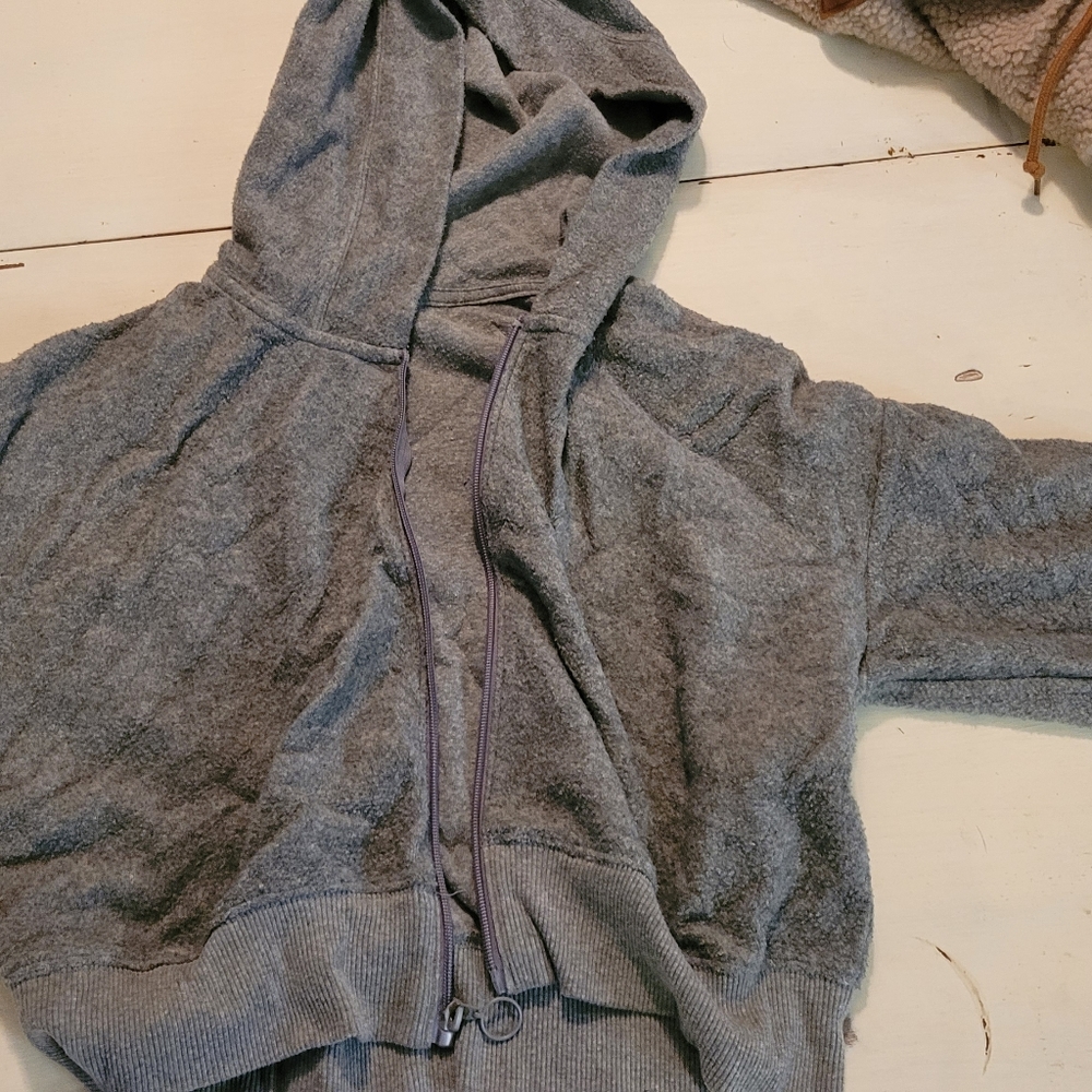 Gray crop zip-up sweatshirt. SizeM